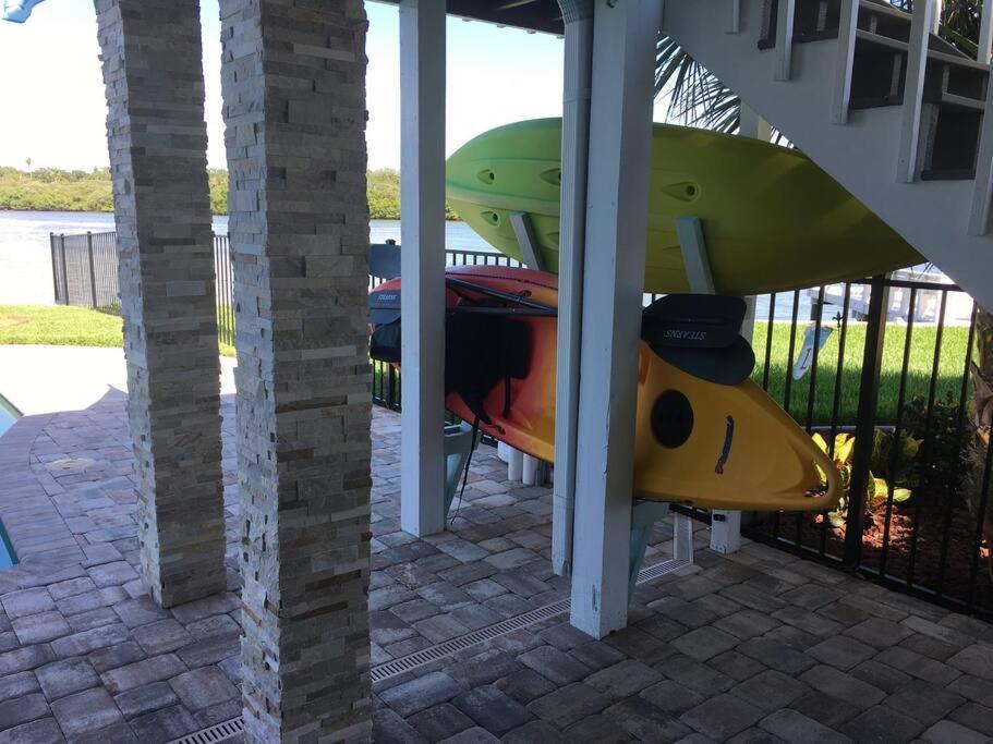 Guest Suite - Waterfront -Pool & Hot Tub- Walk To Beach Clearwater Beach Exterior photo