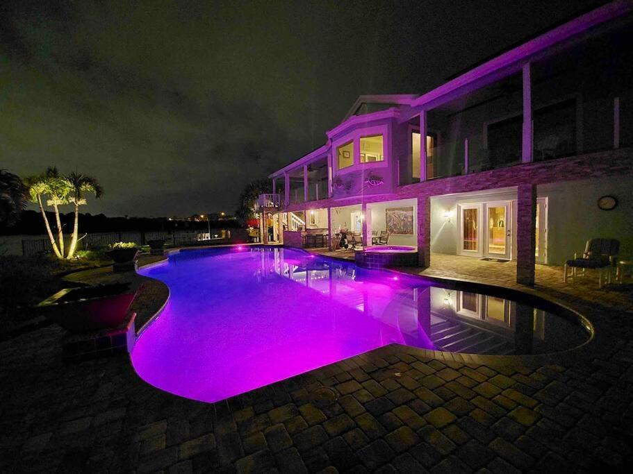 Guest Suite - Waterfront -Pool & Hot Tub- Walk To Beach Clearwater Beach Exterior photo