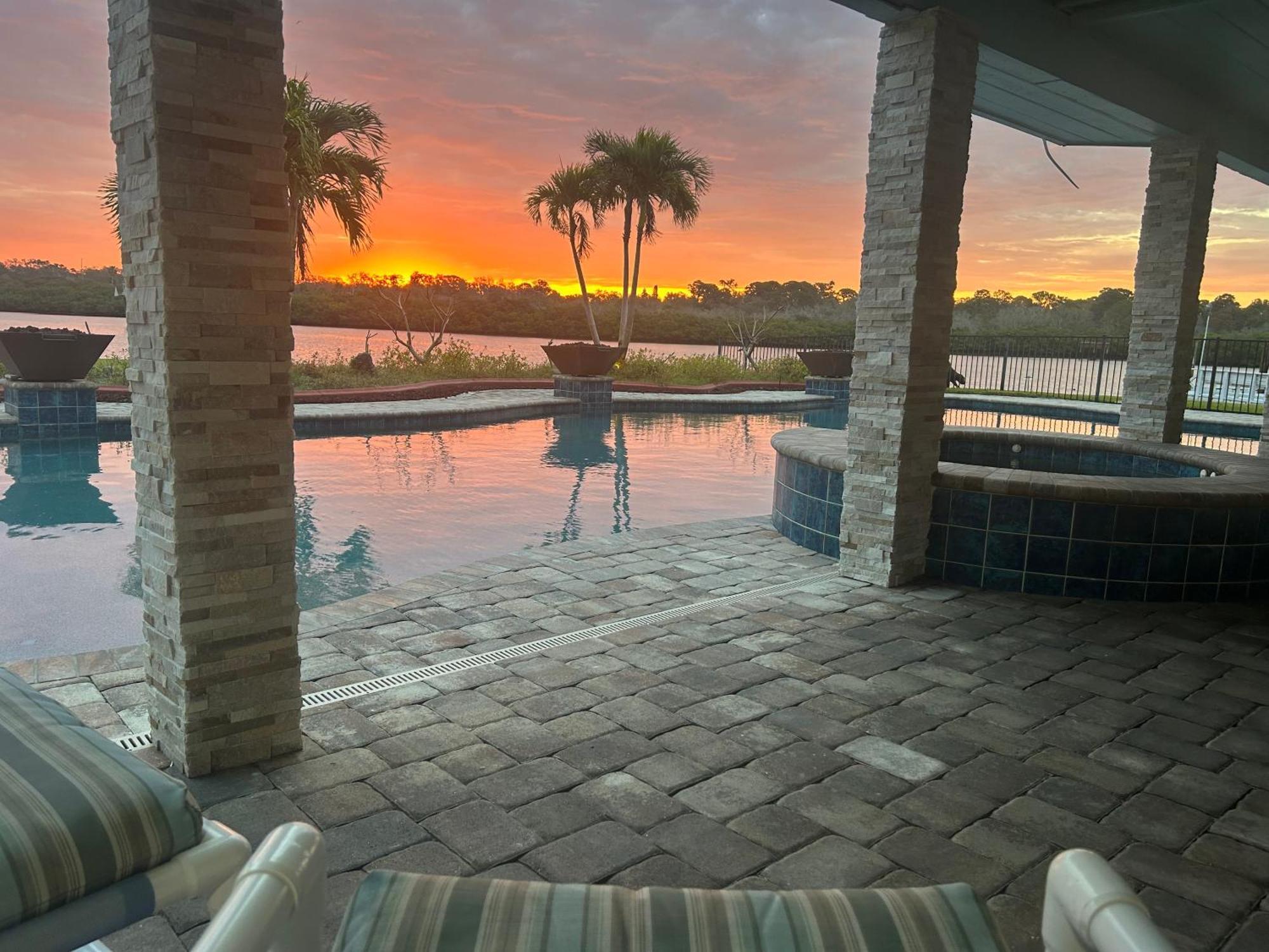 Guest Suite - Waterfront -Pool & Hot Tub- Walk To Beach Clearwater Beach Exterior photo