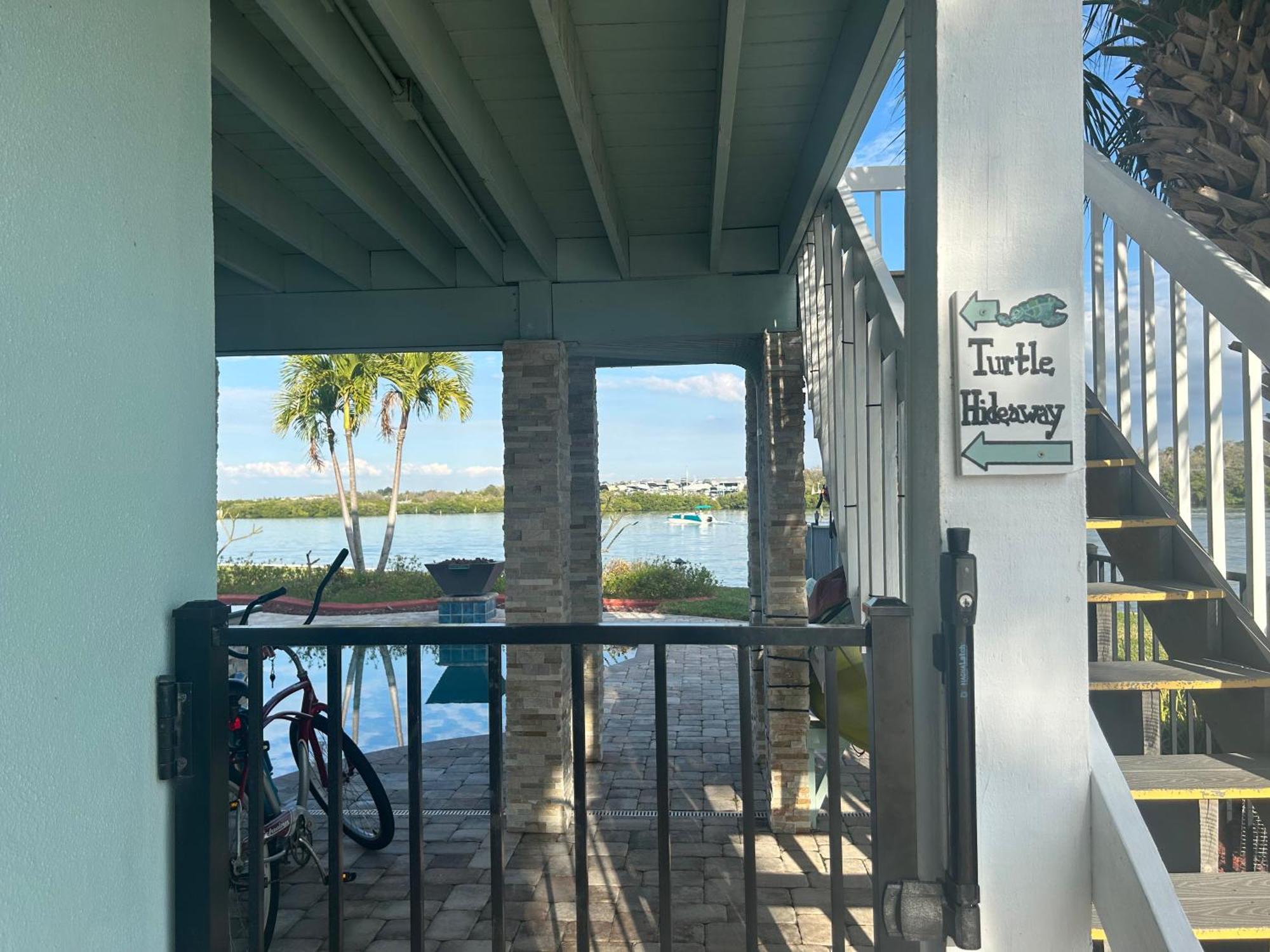 Guest Suite - Waterfront -Pool & Hot Tub- Walk To Beach Clearwater Beach Exterior photo