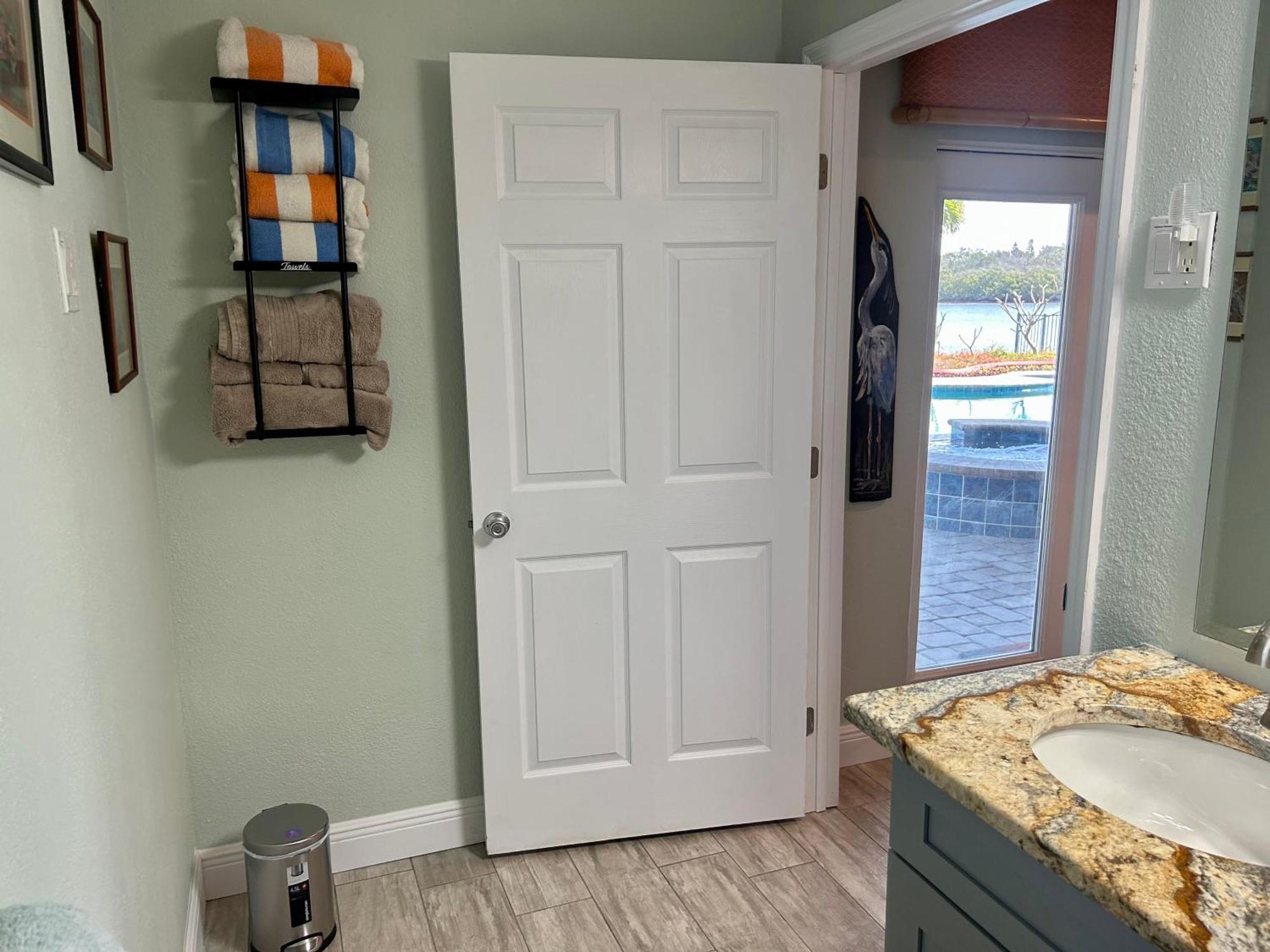 Guest Suite - Waterfront -Pool & Hot Tub- Walk To Beach Clearwater Beach Exterior photo