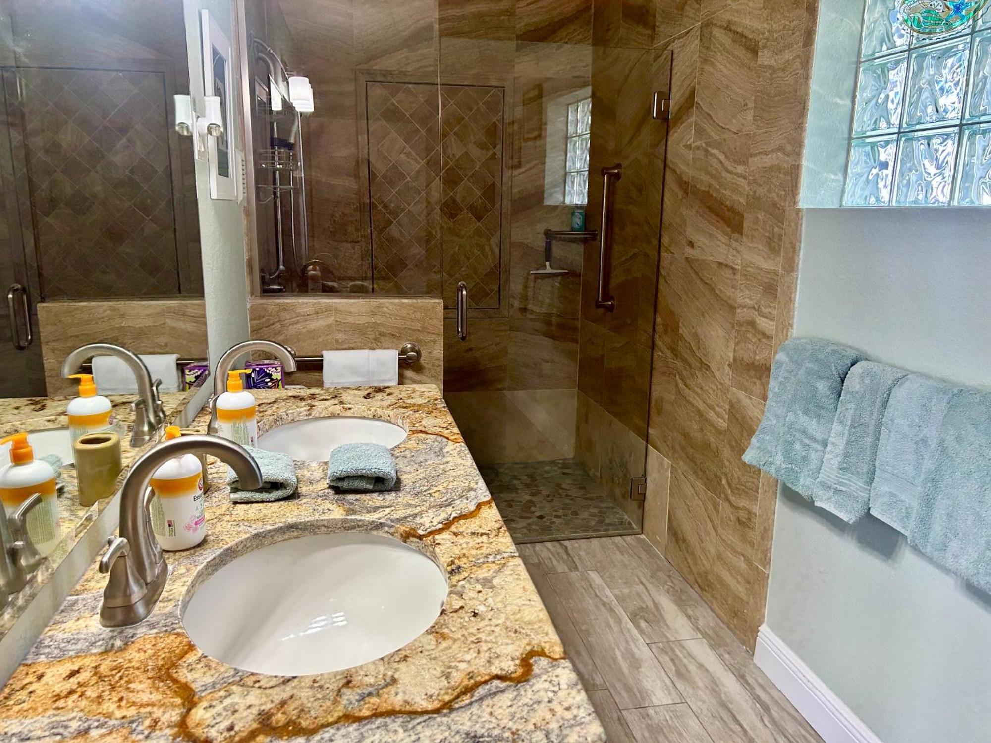 Guest Suite - Waterfront -Pool & Hot Tub- Walk To Beach Clearwater Beach Exterior photo
